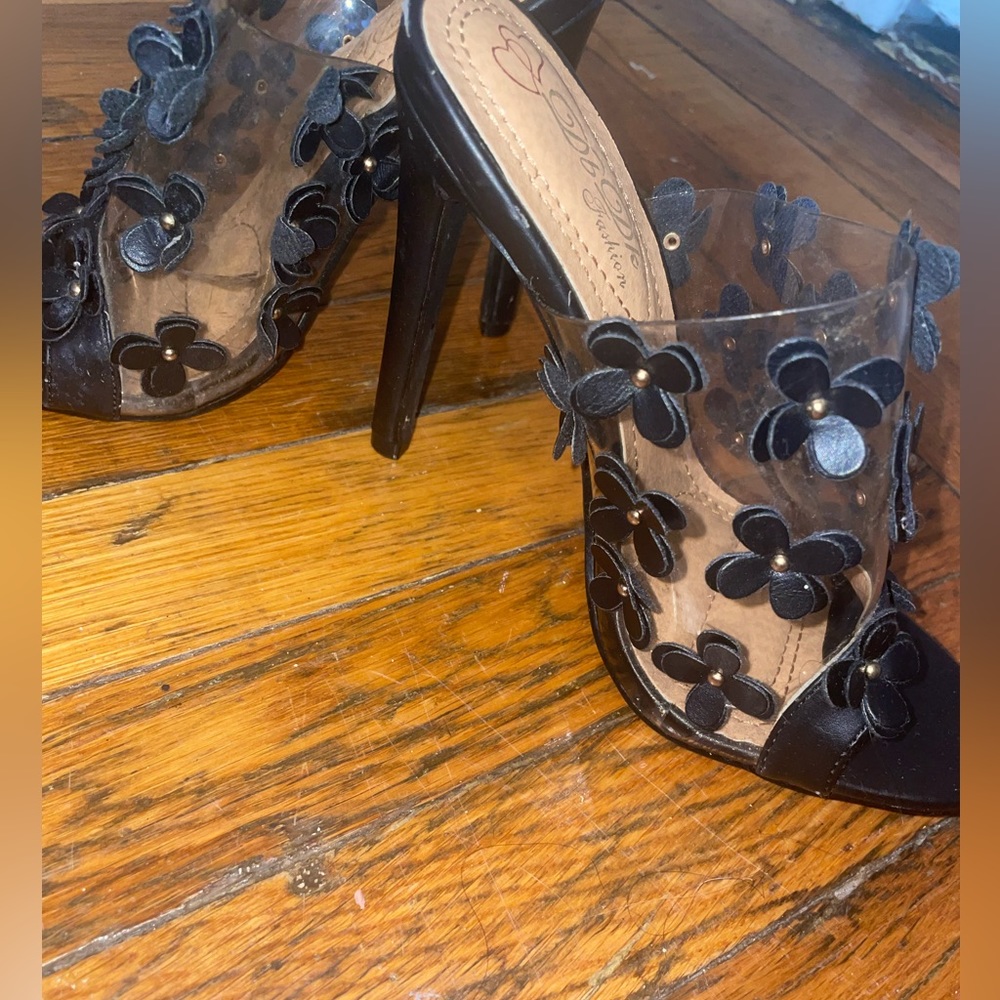 Heels - Picture 2 of 3